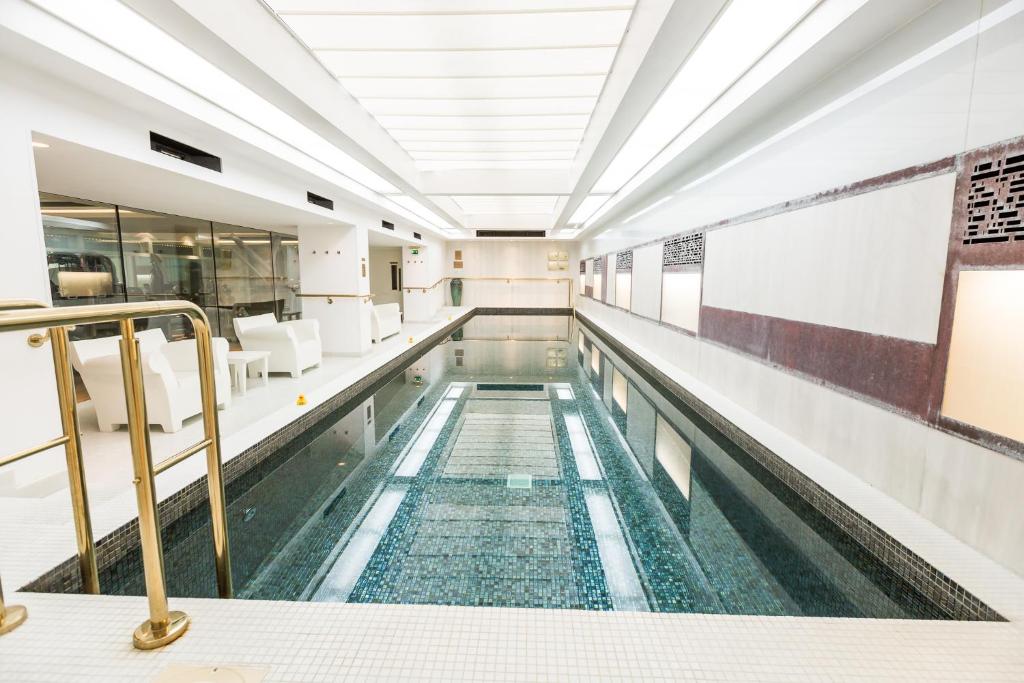 Town Hall Hotel & Apartments 
avec piscine ouverte tous les jours